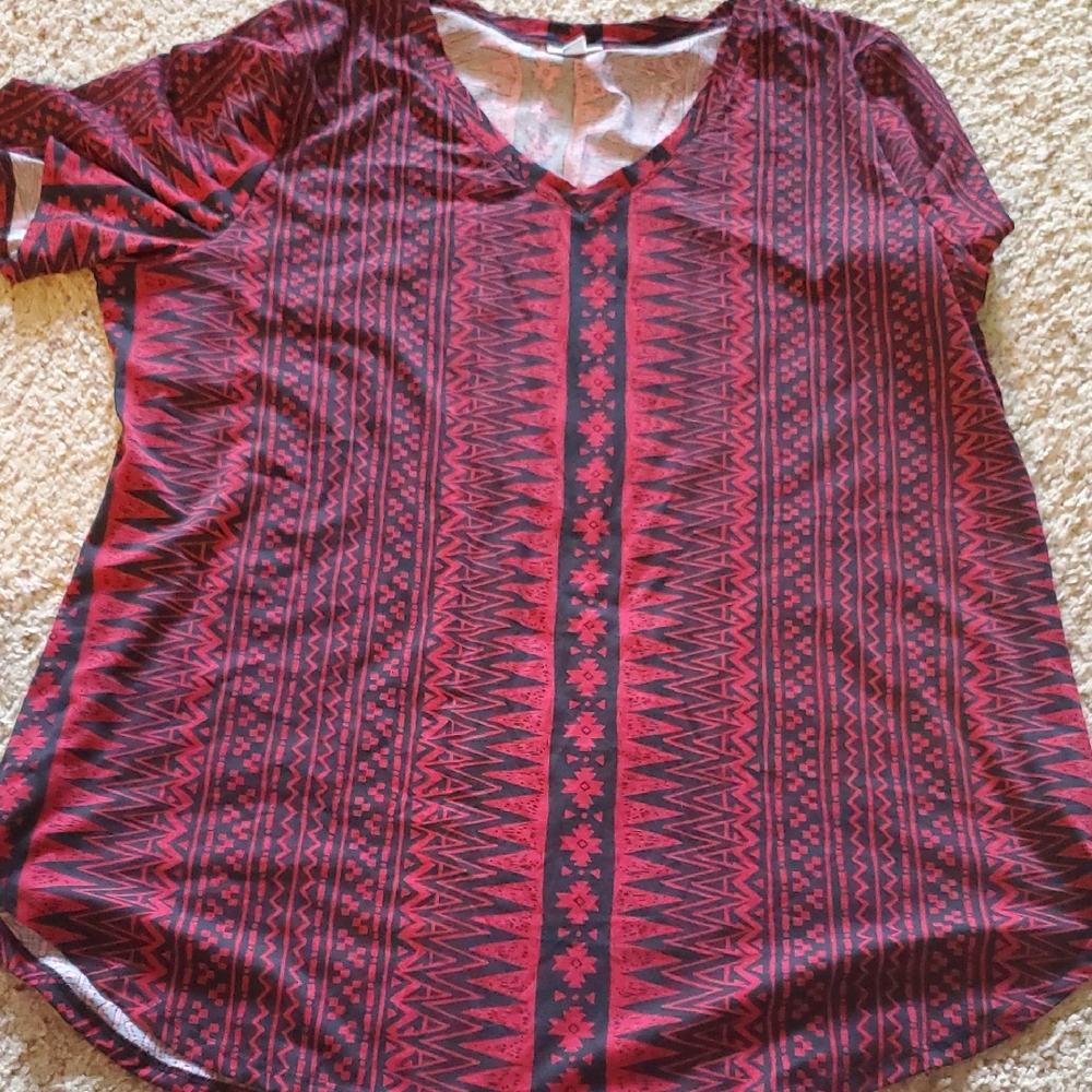 (CH) NWOT LuLaRoe Red and Black Patterned Short Sleeve Top